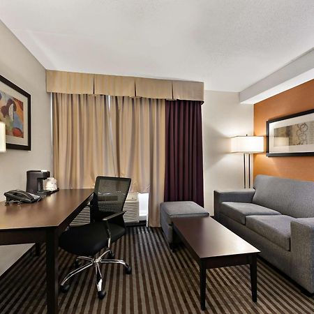 Best Western Plus Toronto North York Hotel & Suites Buitenkant foto