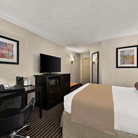 Best Western Plus Toronto North York Hotel & Suites Buitenkant foto